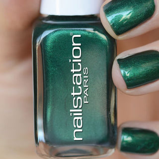 cabaret vert | Shimmer green nail polish