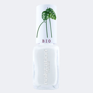 cold mistral | Easy green nail polish | White