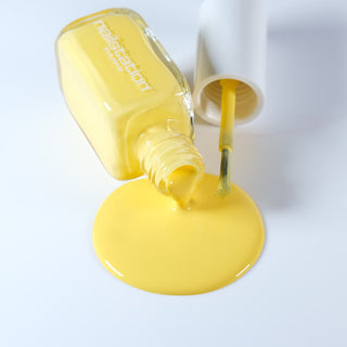 confidentiel | Breathable and water permeable nail polish | Yellow