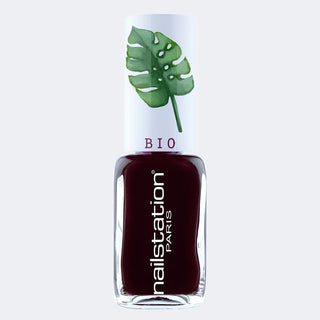 duchesse | Easy green nail polish | Maroon