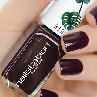 duchesse | Easy green nail polish | Maroon