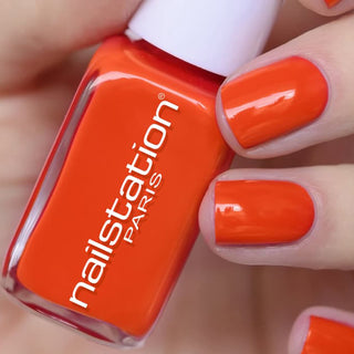 essentiel | Orange nail polish