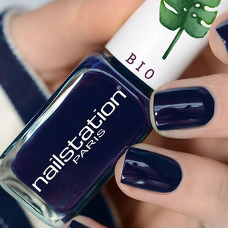 femme de l'ombre | Easy green nail polish | Blue