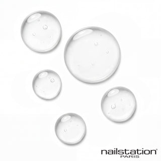 Clear bubbles on a white background with 'nailstation Paris' branding.