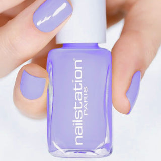 glycine | Blue nail polish