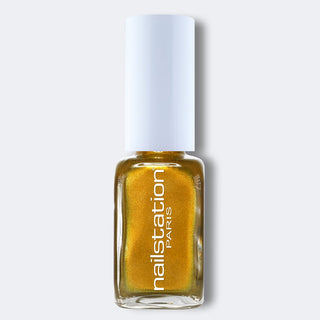 golden girl | Gold shimmer nail polish