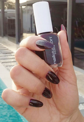 incontestable | Maroon nail polish