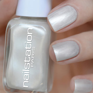 in matrimony | Chrome nail polish