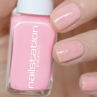 kiss me now | Pink nail polish