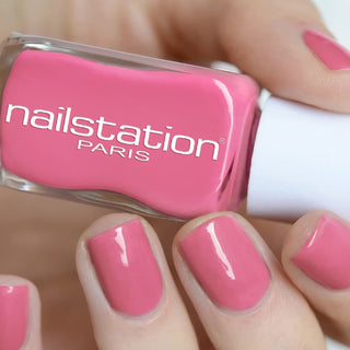 maternelle | Pink nail polish