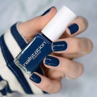 pétroleuses | Blue nail polish