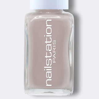 sunning in dubai | Shimmer nude nail polish