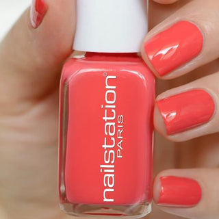 very véronique | Coral orange-pink nail polish